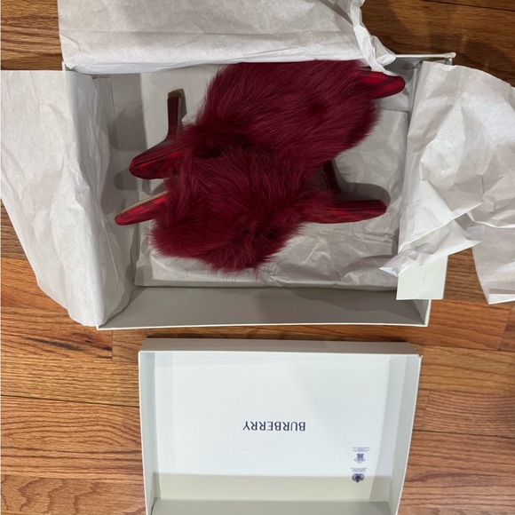 BRAND NEW Burberry Minnie Shearling Mule Sandals - Picture 4 of 13